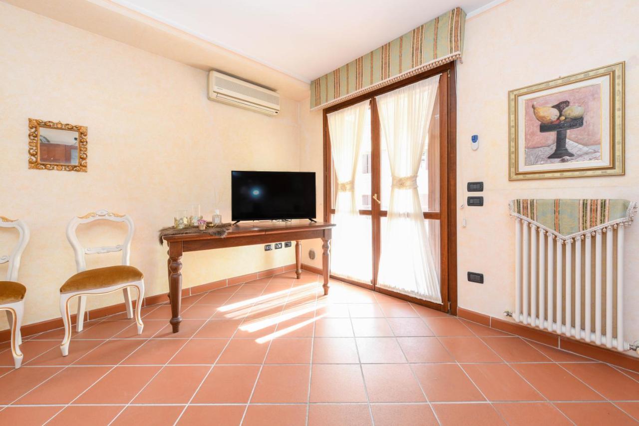 Prestige Apartment Сирмионе Экстерьер фото